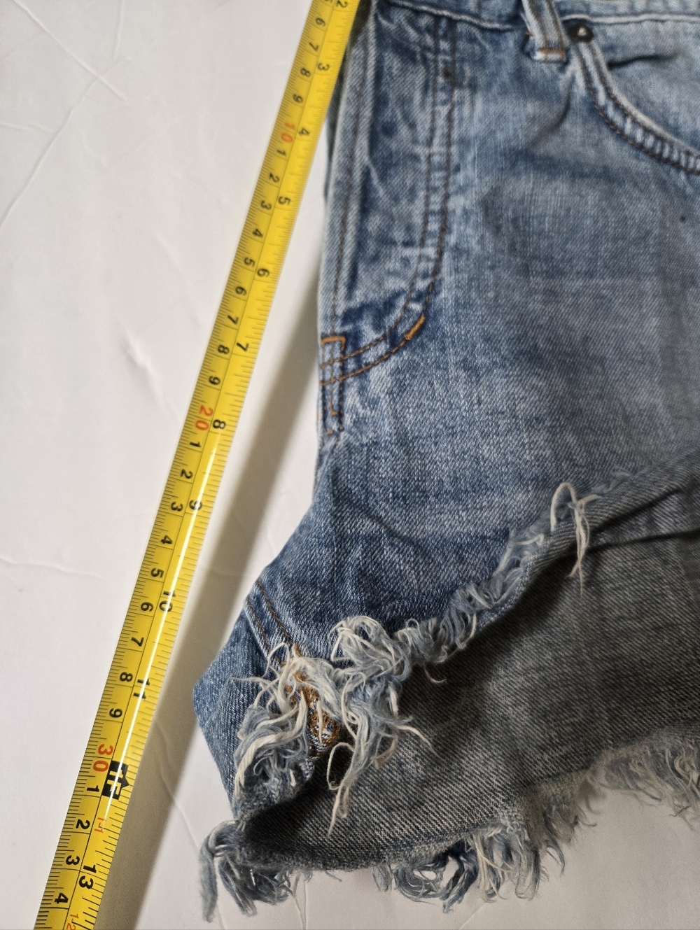 WE THE FREE Frayed Hem Light Blue Denim Shorts .Size 28 - Picture 5 of 11